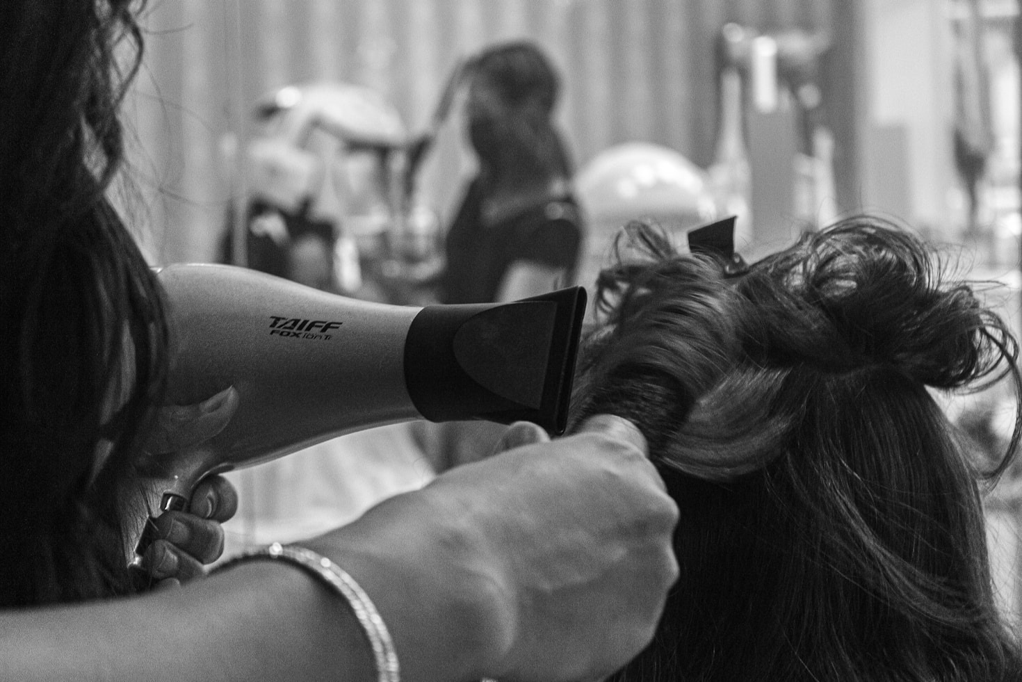 Exploring the Benefits of Premium Hair Extensions